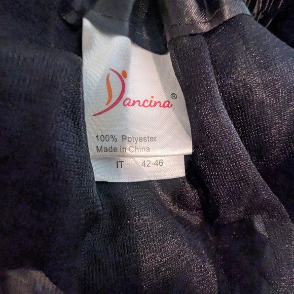 Elegant Black Tulle Skirt - Picture 2 of 3